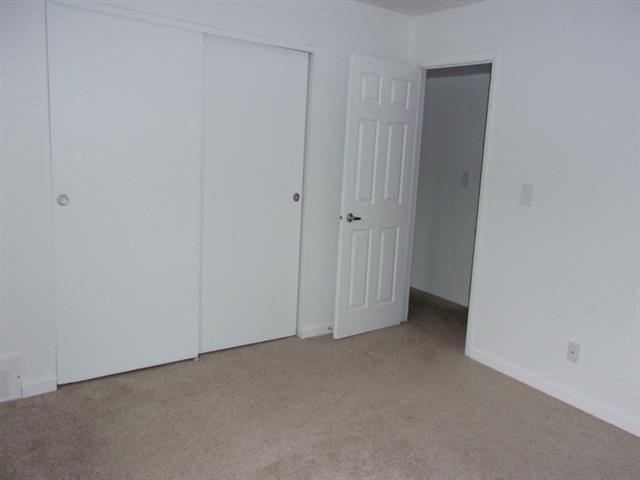 http://cdn.rentcafe.com/dmslivecafe/3/728544/MI _Lansing_AutumnRidgeApartments_p0735433_2_02_1_PhotoGalleryNew.JPG